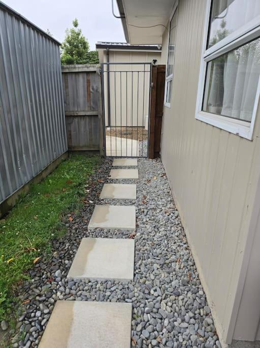 Chic Private Studio 5 Mins From Airport And Shops Villa Christchurch Exterior foto